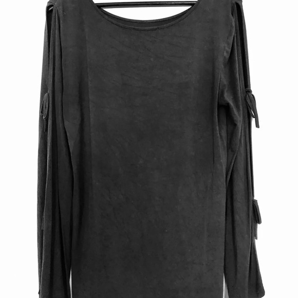 Cable & Gauge  cutout sleeve top - Picture 2 of 7